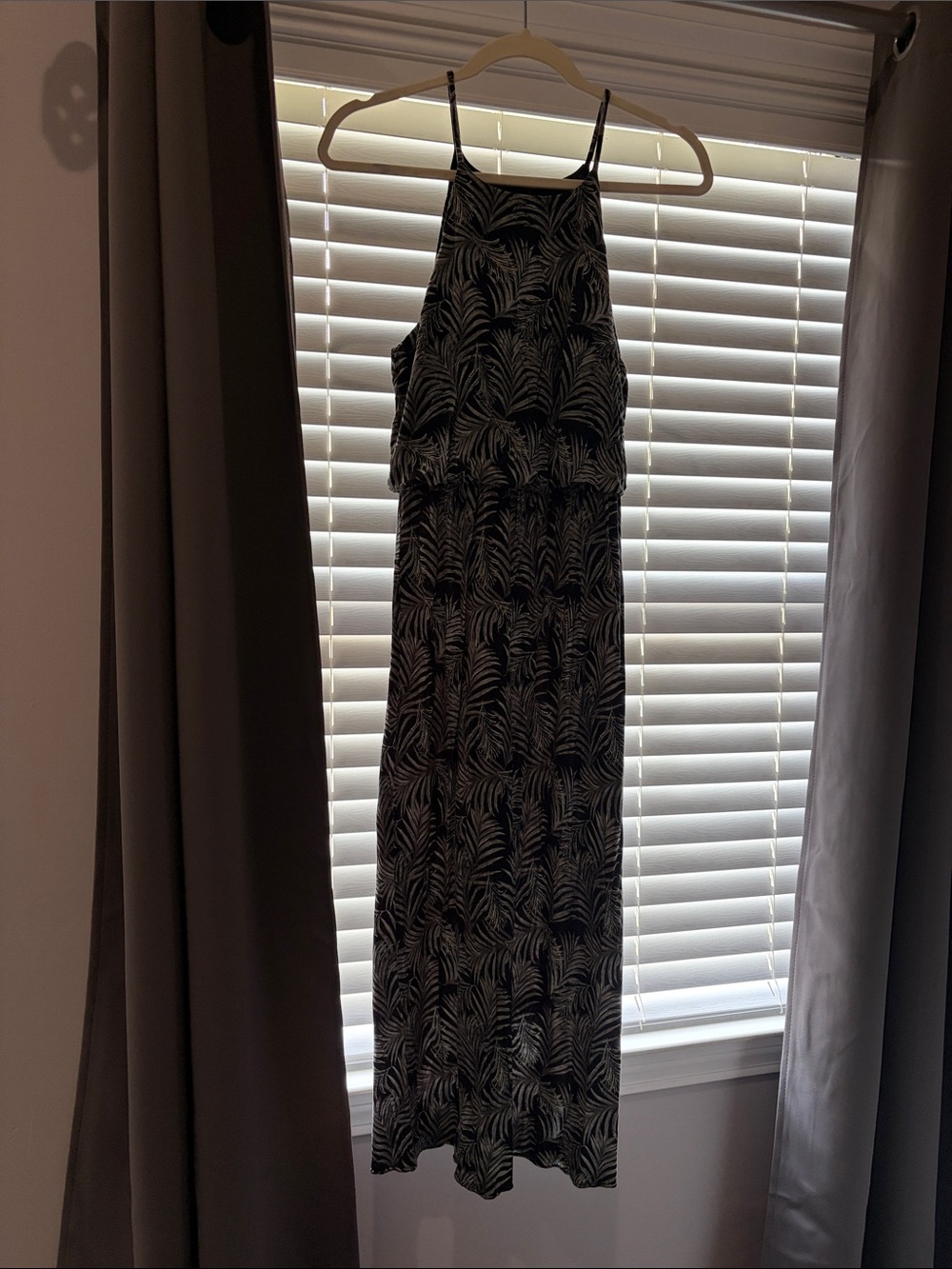 Forever 21 Black and White Tropical-Print Maxi Dress
